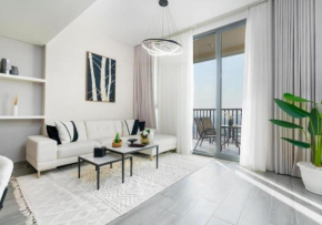 Chic 2BR Apt with Captivating City Views in Dubai by Vibel